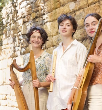 Terres guerroyées, dames courtisées