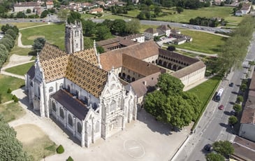 Danses folk au monastère royal de Brou
