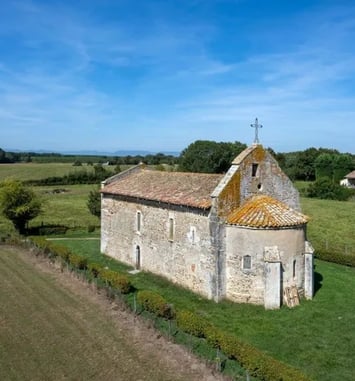 La chapelle de Chanteins et l'atelier du sabotier